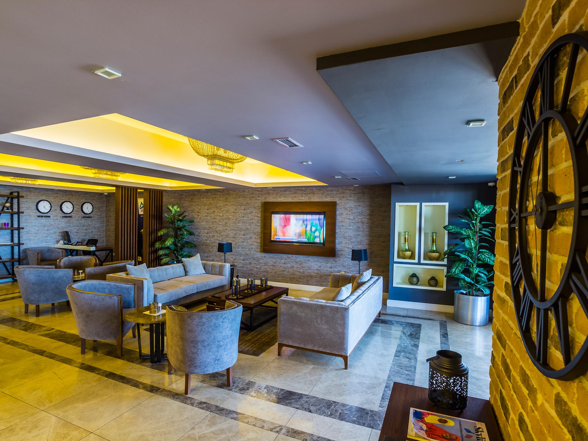 อเลชา สวีท Hotel ทรับซอน ภายนอก รูปภาพ